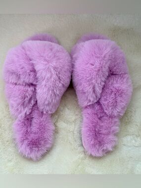Cravings by Chrissy Teigen Plush Lavender Faux Fur Women's Slippers - Medium